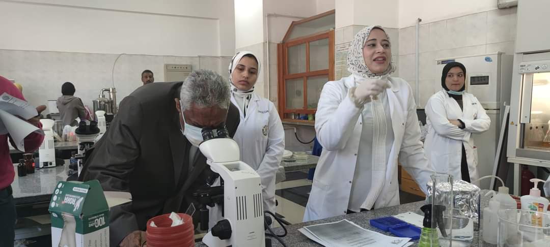 العميد
