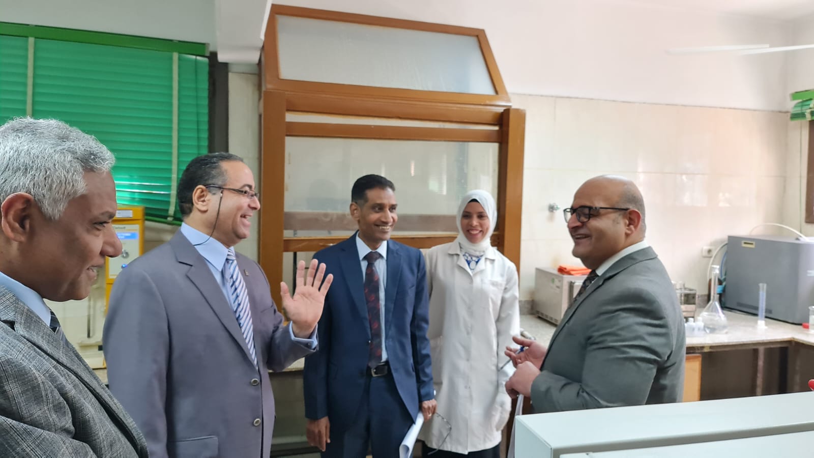 العميد