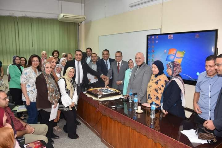 The Dean of the College of Medicine witnesses the graduation celebration of the first batch of graduates of the Professional Diploma in Clinical Nutrition..