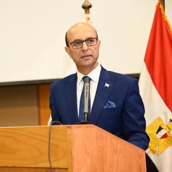 A medical team from the Department of General Surgery at Assiut University successfully removed a malignant tumor from the esophagus of a patient from the Gaza Strip.