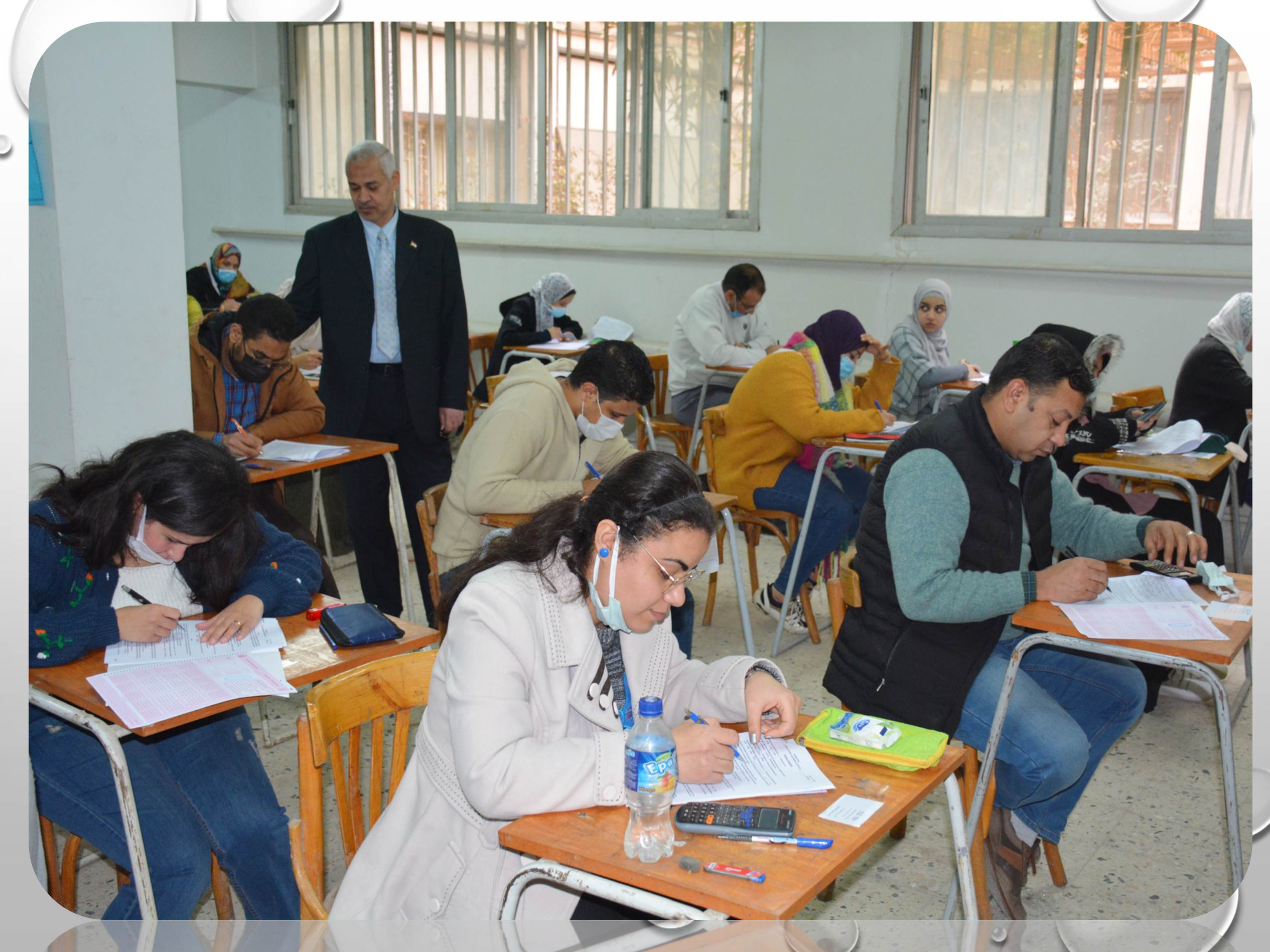 عميد كلية الصيدلة فى جولة تفقدية لمتابعة إمتحانات طلاب الدراسات العليا