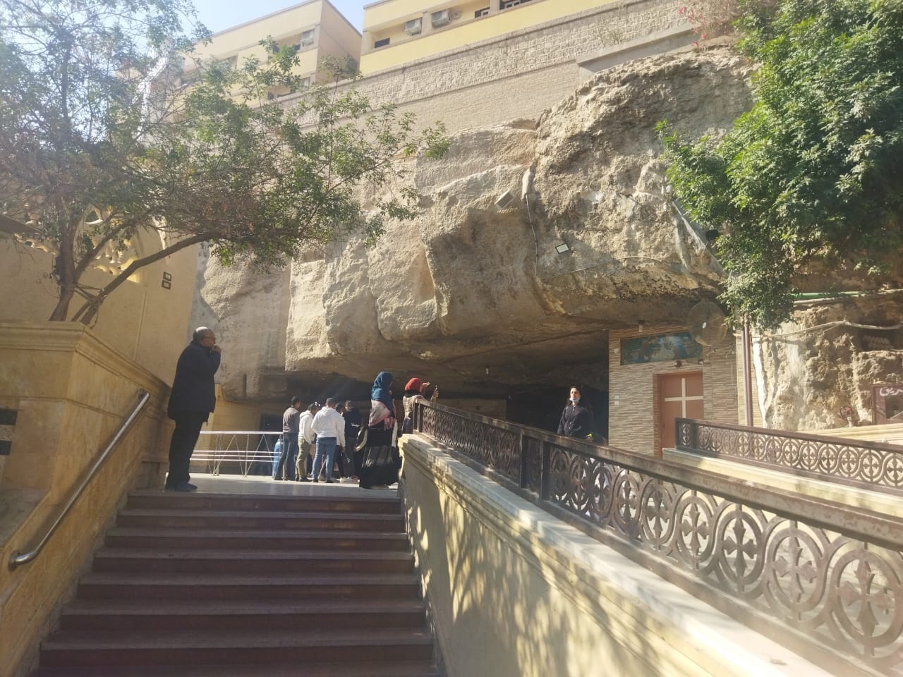 الدير