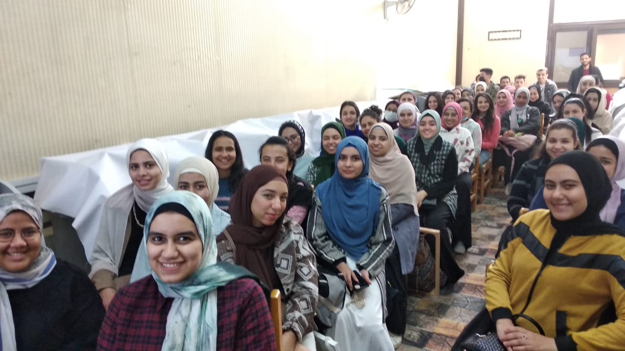 تم عقد ورشة عمل بعنوان " تقنيات وتكنولوجيا التصوير " لطلاب قسم التصوير الفرقة الأولى وبحضور طلاب الفرقة الرابعة