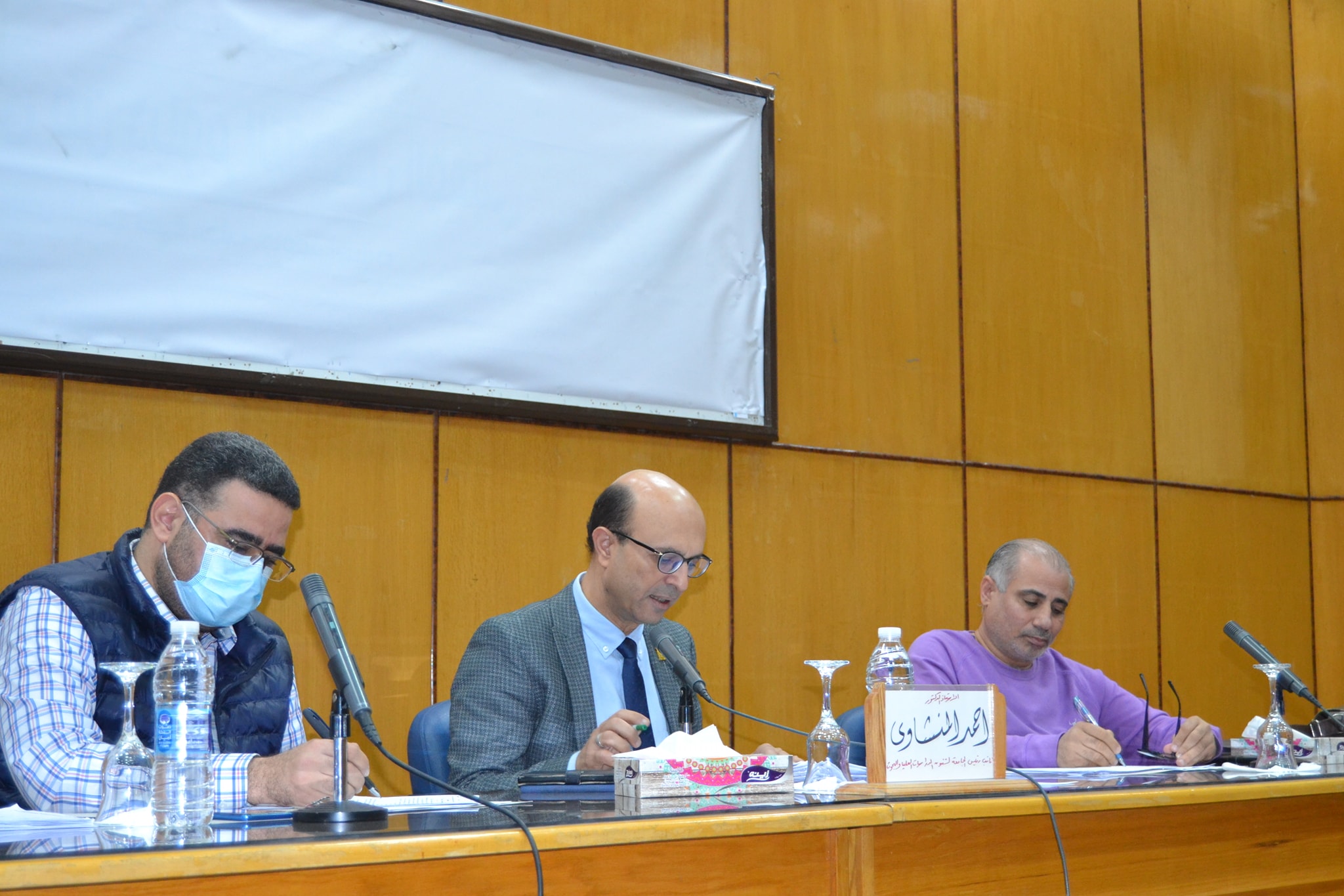  انعقاد مجلس كلية الفنون الجميلة رقم ( ١٠ ) برئاسة السيد الأستاذ الدكتور /أحمــد المنشـاوي