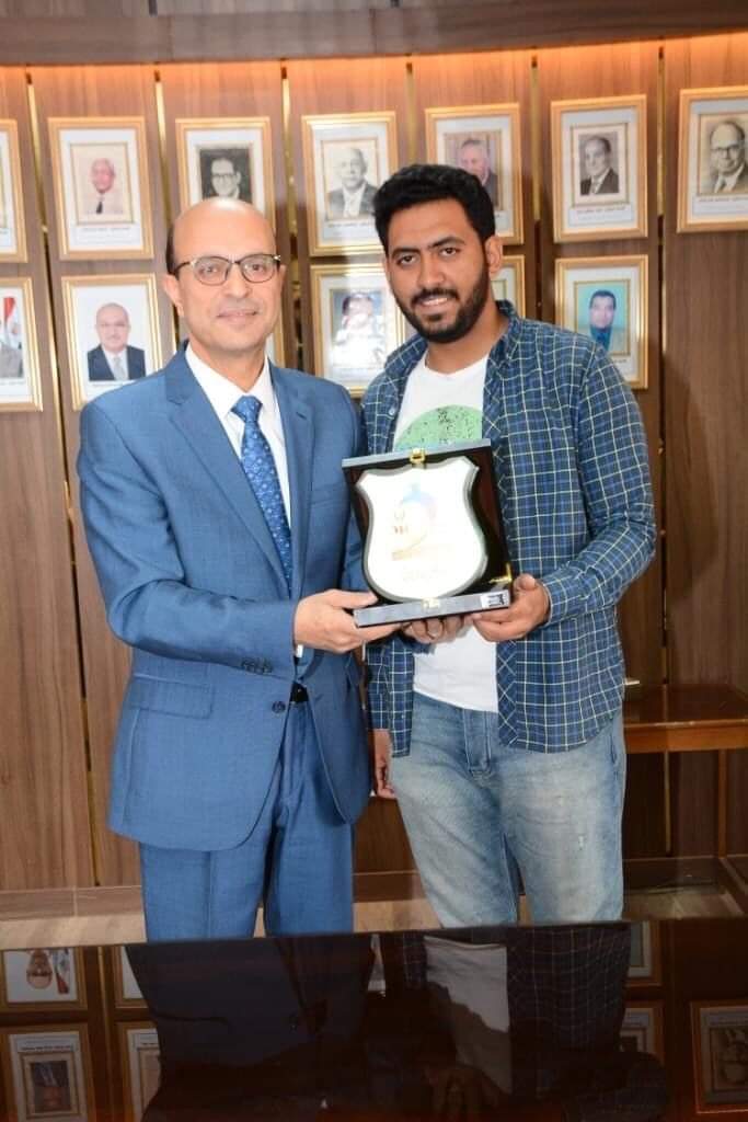 جامعة جنوب الوادى تكرم طلاب كلية الفنون الجميلة جامعة اسيوط المشاركين فى سمبوزيوم النحت والخزف بكلية التربية النوعية جامعة جنوب الوادي