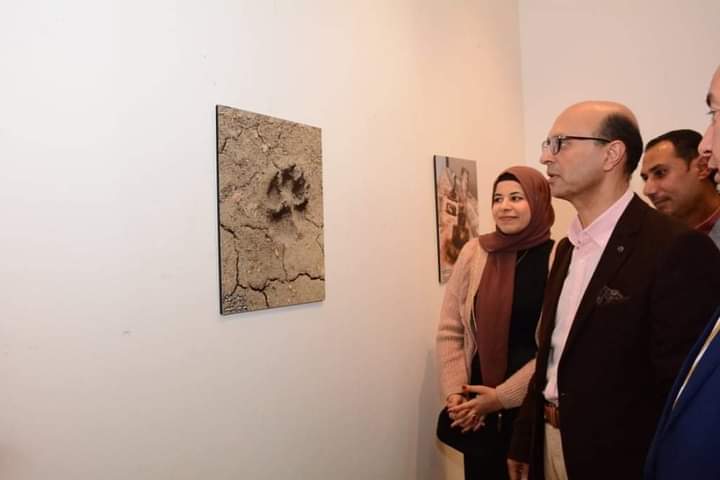 ​  ​ الأستاذ الدكتور /أحمد المنشاوي نائب رئيس الجامعة لشئون الدراسات العليا والبحوث والمشرف على كلية الفنون الجميلة يفتتح معرض التصوير الفوتوغرافى الثانى لطلاب الفرقة الأولى بكلية الفنون الجميلة تحت عنوان " تمرد عدسة "والمنعقد بقصر ثقافة أسيوط [إضغط و إسحب للتحريك] ​ [إضغط و إسحب للتحريك] ​