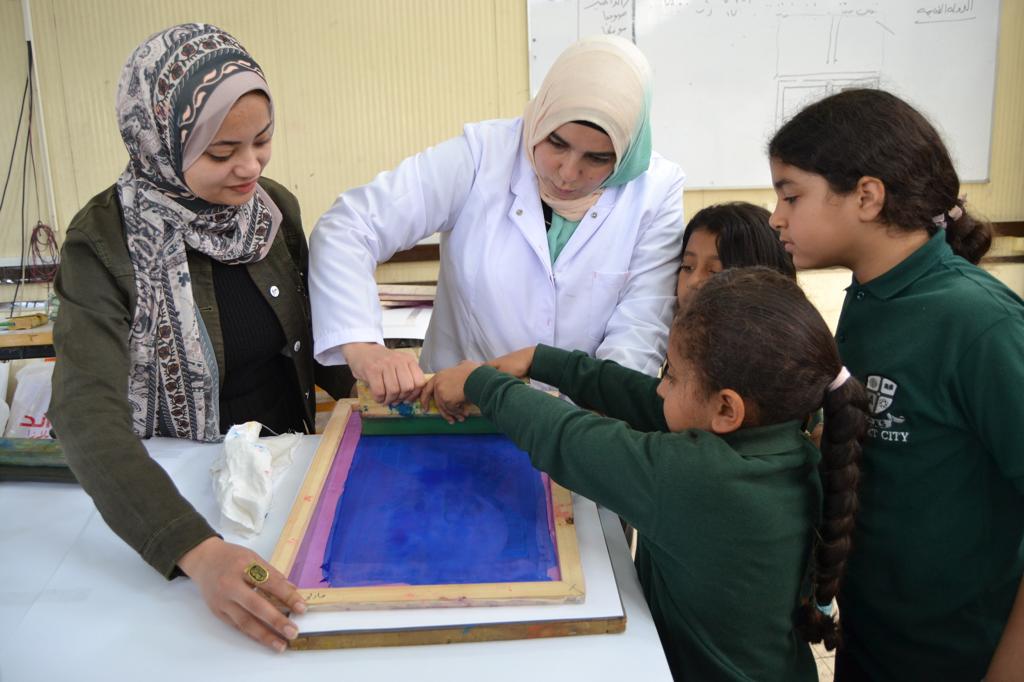 ورشة فنية لطلبة وطالبات مدرسة سمارت سيتي الدولية بأسيوط الجديدة بعنوان "إبداعات فنية " الأربعاء 22 مارس 2023م