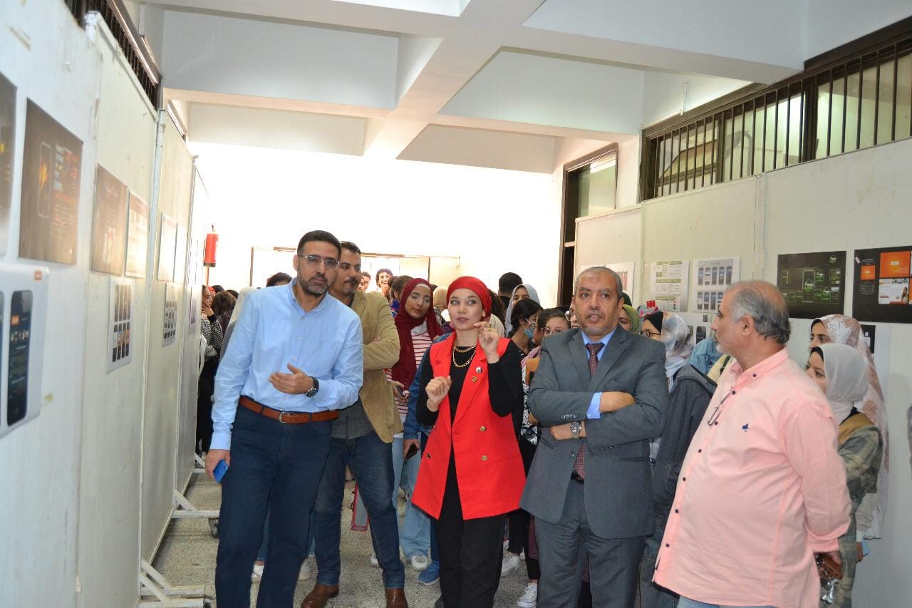 معرض الفنانه دكتور/ مى عماد سيد المدرس بقسم الجرافيك بكليه الفنون الجميله جامعه اسيوط تحت عنوان ( التباين اللونى لتطبيقات الهاتف ذو المرجعيات المختلفه )