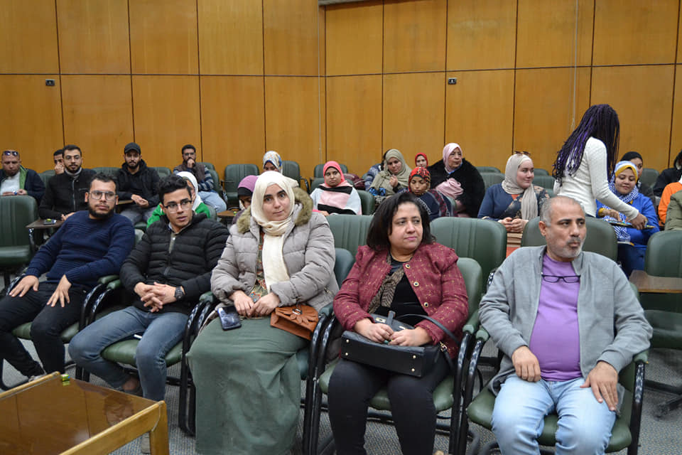 في رحاب جامعة أسيوط تمت مناقشة أول رسالة دكتوراه في قسم النحت كلية الفنون الجميلة جامعة أسيوط للدراسة م .م / مريم سعد وهبه مدرس مساعد بقسم النحت بالكلية ، ومنحها درجة الدكتوراة في فلسفة الفنون بعنوان (الصياغات التشكيلية لتماثيل القادة والشخصيات البطولية في مصر والغرب ) دراسة مقارنة.