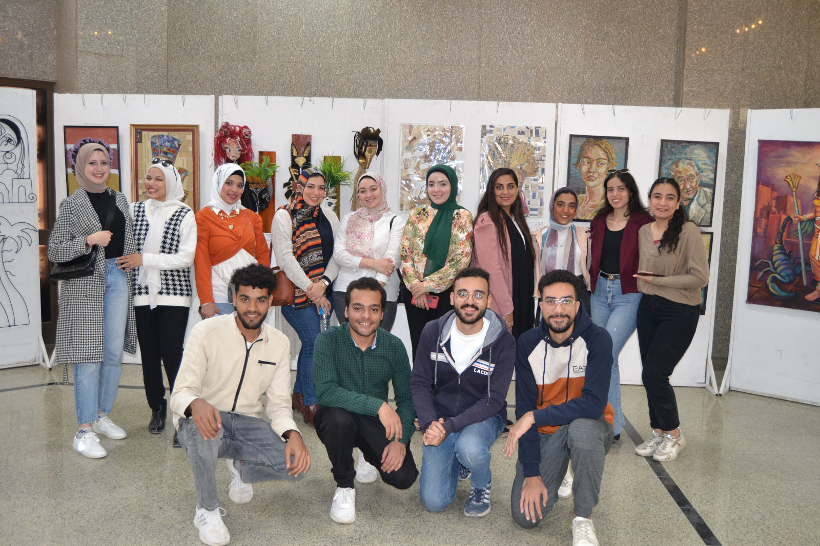 مشاركة كلية الفنون الجميلة بمعرض فنى على هامش المنتدى الأول للجامعات المصرية والمنعقد فى رحاب جامعة أسيوط