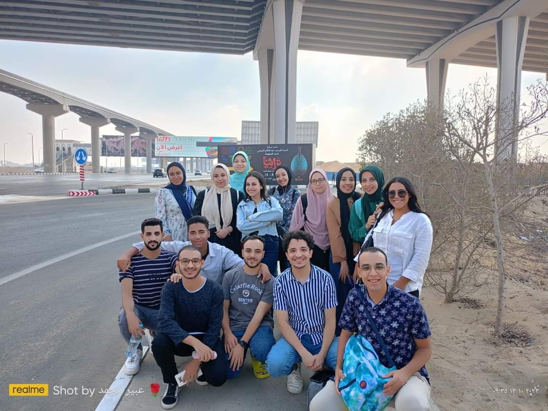 في اطار تشجيع الجامعة للانشطة الطلابية العلمية والاكاديمية برئاسة السيد الاستاذ الدكتور أحمد المنشاوي رئيس الجامعةشارك مجموعة من طلاب الكلية في حضور معرض تراثنا للحرف اليدوية