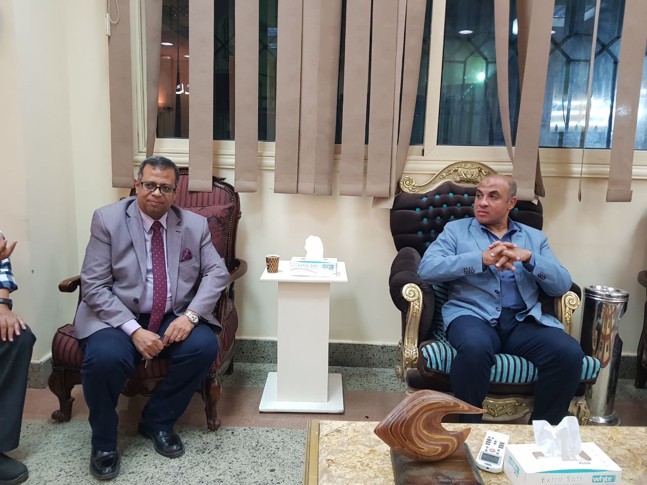 " افتراضات جدارية "