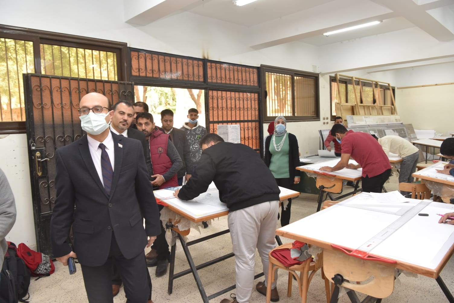 جولة تفقدية لمتابعة إنتظام أعمال إمتحانات الفصل الدراسي الأول للعام الجامعي 2021/2022 بالكلية