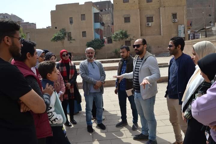 وذلك تحت رعاية السيد اللواء عصام سعد محافظ أسيوط و الاستاذ الدكتور طارق الجمال رئيس جامعة أسيوط ، والاستاذ الدكتور شحاتة غريب شلقامي نائب رئيس جامعة أسيوط لشئون التعليم والطلاب ، والأستاذ الدكتور أحمد المنشاوي نائب رئيس الجامعة لشئون الدرسات العليا والبحوث والمشرف على كلية الفنون الجميلة والأستاذ الدكتور مها غانم نائب رئيس الجامعة لشئون خدمة المجتمع وتنمية البيئة وتحت اشراف الاستاذ الدكتور سحر بطرس نجيب وكيل الكلية لشئون خدمة المجتمع وتنمية البيئة الأستاذ الدكتور محمد عبدالحكيم وكيل الكلية لشئون التعليم والطلاب ، الأستاذ الدكتور محمد حلمي الحفناوى وكيل الكلية لشئون الدراسات العليا والبحوث والمشرف على قسم العمارة والأستاذ الدكتور عاطف فاروق القرن مستشار الأنشطة الطلابية. والأستاذ الدكتور أبرار مصطفى ابراهيم مستشار التنشيط السياحي ، و الاستاذ عز الدين المنصوري مدير عام الإدارة العامة لرعاية الشباب، و الاستاذة هبة حجازى مسئول وحدة التنشيط السياحى بالجامعة. الاستاذ عثمان الحسيني مدير عام الهيئة الاقليمة للتنشيط السياحي وبتنظيم من اتحاد طلاب الكلية وإدارة رعاية الشباب بالكليه
