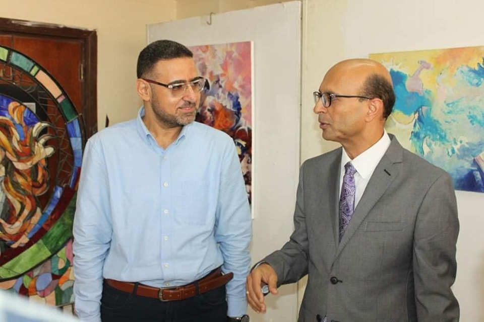 الأستاذ الدكتور أحمد المنشاوي نائب رئيس جامعة أسيوط لشئون الدراسات العليا والبحوث والمشرف على كلية الفنون الجميلة، يفتتح معرضاً فنياً بكلية الفنون الجميلة تحت عنوان "تجريد وواقع" للدكتورة ولاء أحمد عبد اللطيف مدرس التصوير بالكلية،