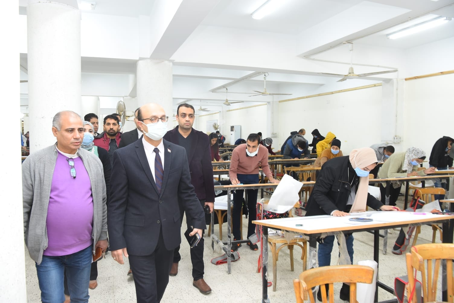 جولة تفقدية لمتابعة إنتظام أعمال إمتحانات الفصل الدراسي الأول للعام الجامعي 2021/2022 بالكلية