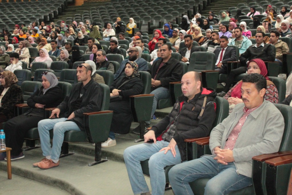 جامعة أسيوط تشهد ختام ملتقى الندوات الذاتية وتوزيع الجوائز للكليات الفائزة بالمراكز الأولى