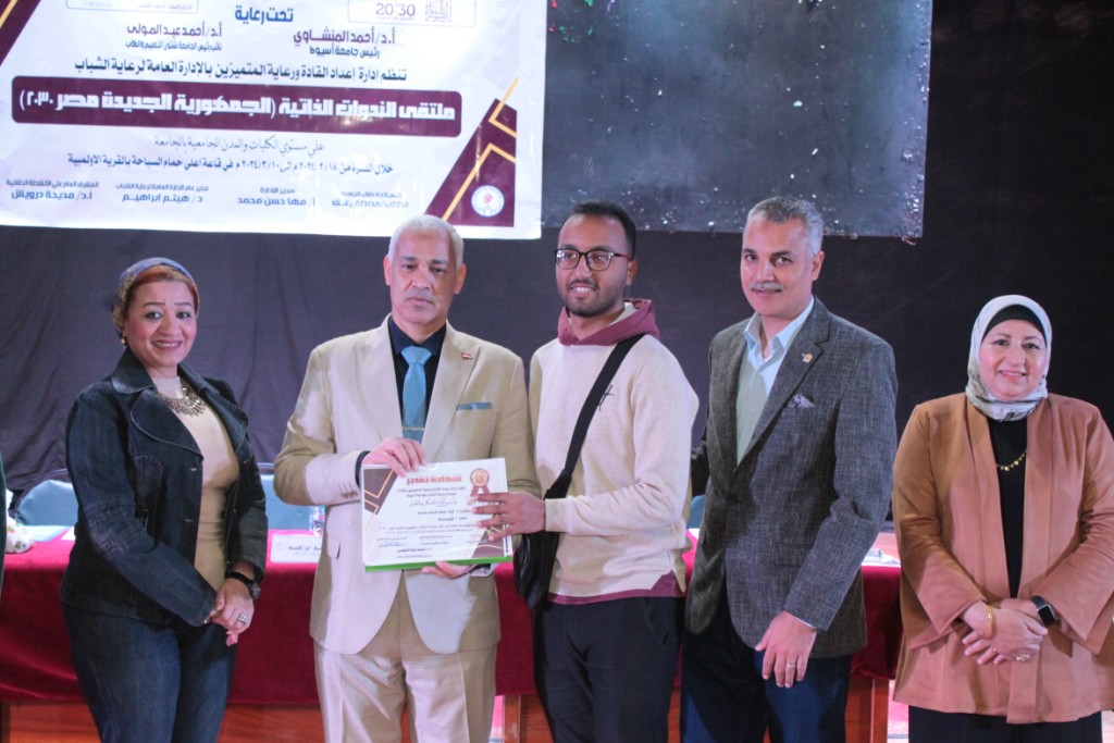 جامعة أسيوط تشهد ختام ملتقى الندوات الذاتية وتوزيع الجوائز للكليات الفائزة بالمراكز الأولى