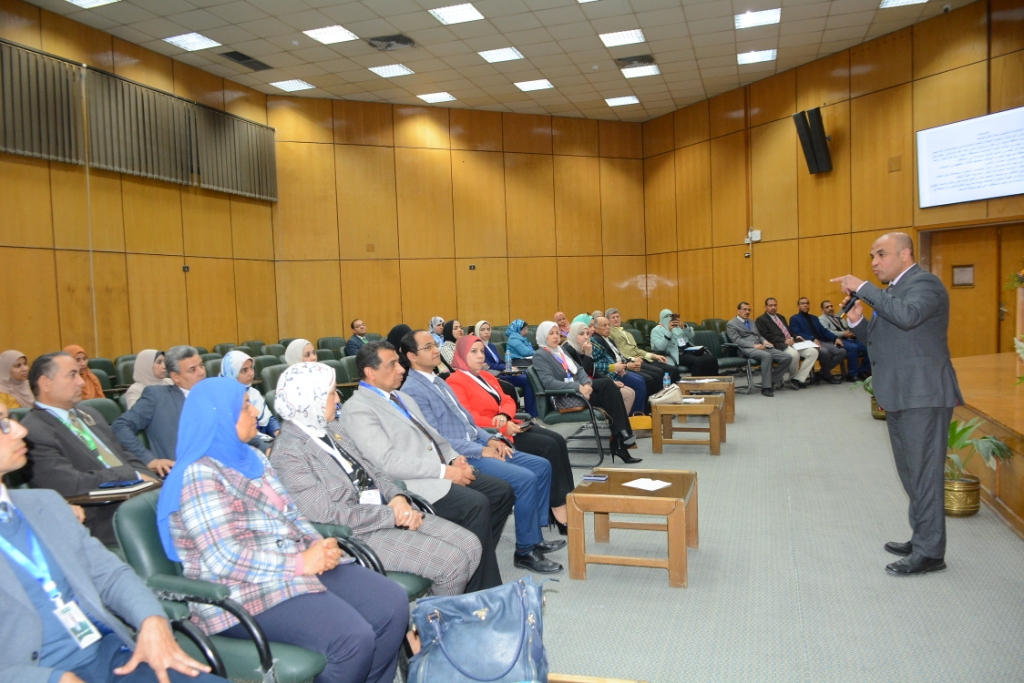 جامعة أسيوط تعلن توصيات المؤتمر الدولي الثاني عشر للتنمية والبيئة في الوطن العربي"التنمية المستدامة ومواجهة التغيرات البيئية والمناخية التحديات والحلول"