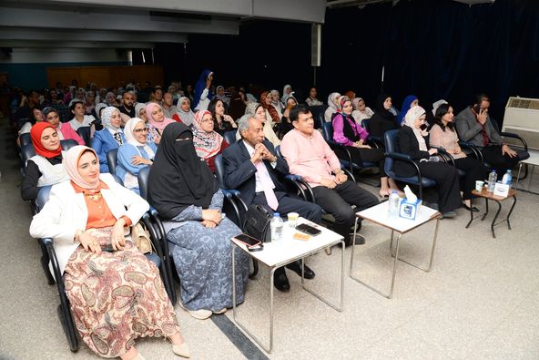 فعاليات اليوم العلمي الأول للصيادلة الإكلينيكيين تحت عنوان"الدور الذهبي بين الصيدلي الاكلينكى والطبيب ..ما بين التعاون والثقه" 
