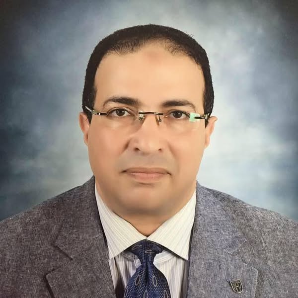 فريق طبي بمستشفى صحة المرأة بجامعة أسيوط ينجح في إنقاذ حياة سيدة تعاني من نزيف داخلي حاد نتيجة لوجود مشيمه متقدمة ملتصقة ومتغلغله بأورده الحوض مع الحفاظ على حالة الرحم دون استئصاله