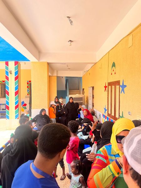 تواصل كلية الطب اعمال التوعية الصحية والكشف الطبي المجاني بالقوافل الصحية المتكاملة بالتعاون مع مؤسسة "وفاء لمصر " إلي قرية نصر التوبه، وقرية غرب سهيل بمحافظة اسوان في الفترة من ٢٢-٢٦ مايو ٢٠٢٤.