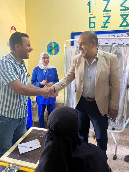 تواصل كلية الطب اعمال التوعية الصحية والكشف الطبي المجاني بالقوافل الصحية المتكاملة بالتعاون مع مؤسسة "وفاء لمصر " إلي قرية نصر التوبه، وقرية غرب سهيل بمحافظة اسوان في الفترة من ٢٢-٢٦ مايو ٢٠٢٤.