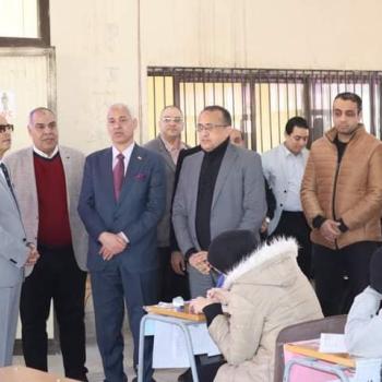 The President of Assiut University and the Dean of the Faculty of Medicine inspect the work of the mid-year exams for the Faculty of Medicine students