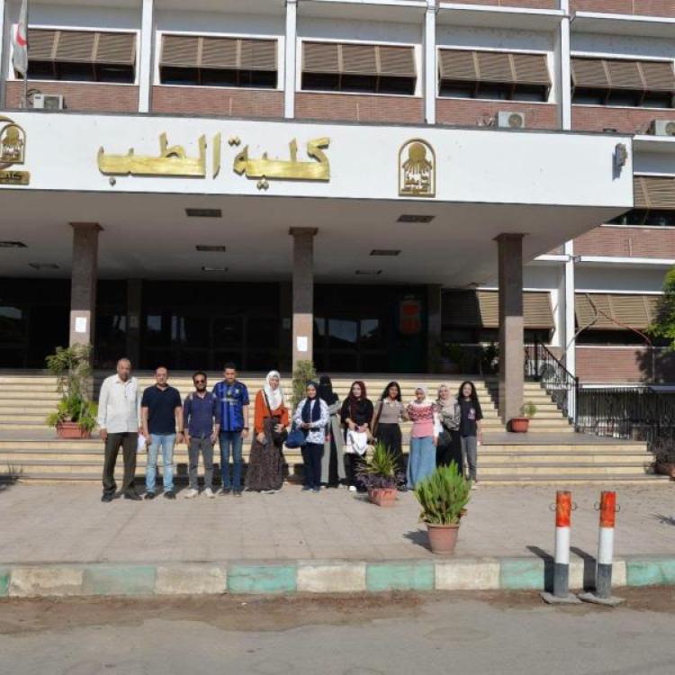 The Faculty of Medicine at Assiut University organizes a comprehensive medical convoy in the village of Hawatka and provides free treatment to 395 citizens.