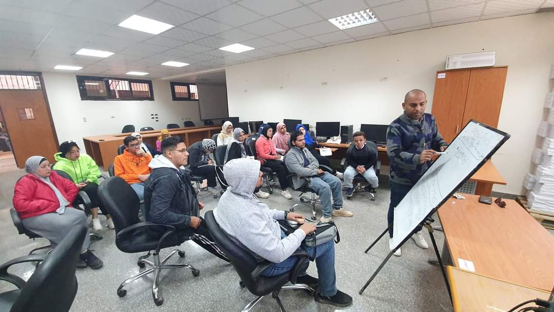 دورة لغة انجليزية لطلاب المركز